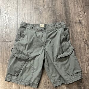 G.H. Bass & Co. Men's Cargo Shorts in Gray